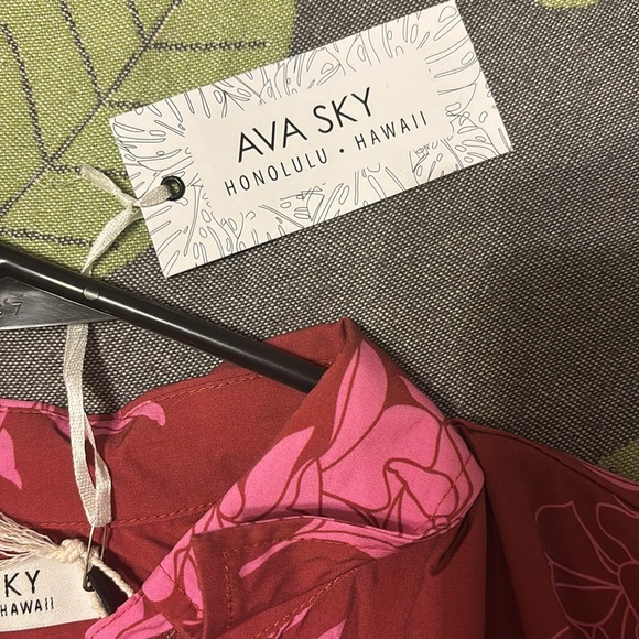 NWT Fighting Eel/Ava Sky Men’s Plumeria Lei Shirt - Picture 5 of 7